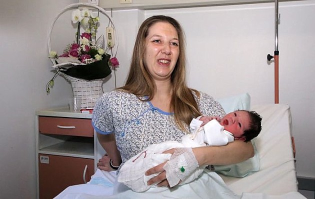 Prvorođena beba u Novom Sadu dobila svoje drvo 