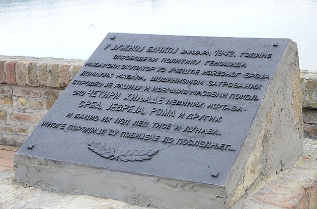 Otkrivena spomen-ploča kod spomenika Žrtvama racije