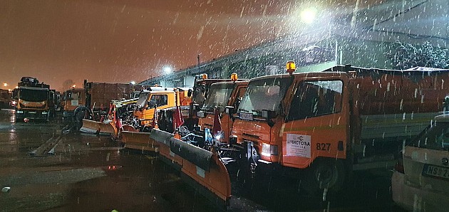 Zabeleo se Novi Sad, zimske službe na terenu, vozačima se savetuje oprez