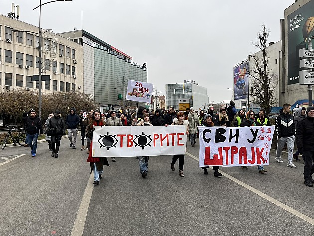 Veliki broj građana podržao novosadske srednjoškolace na protestu 