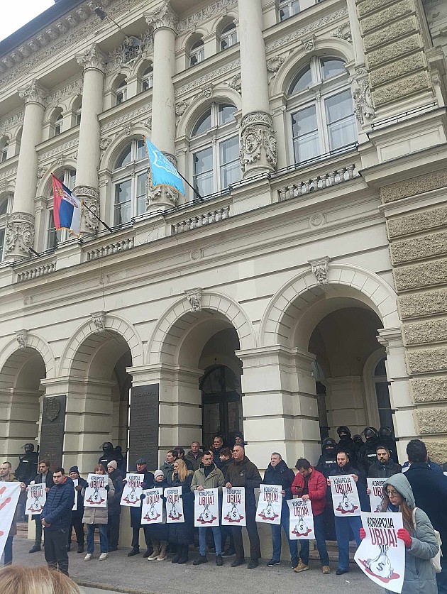 Studenti i građani protestovali, zastali na 15 minuta, prosvetari održali javni čas