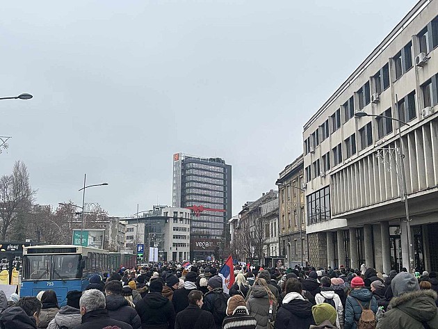 Podizanjem zastave „Slobodan univerzitet“ i zahtevom za smenu rektora završen protest