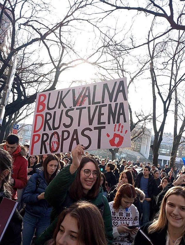 (FOTO) Studenti pred sudom poručili: Pravda je na ispitu