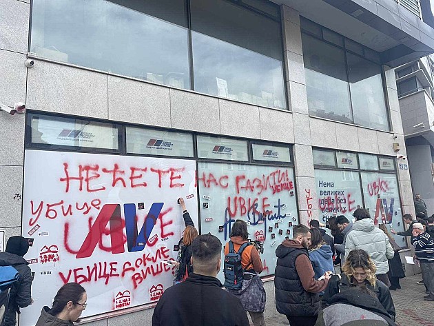 Protest studenata u 16 sati ispred prostorija SNS