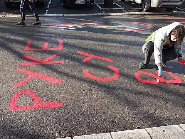 (FOTO) Studenti pred sudom poručili: Pravda je na ispitu