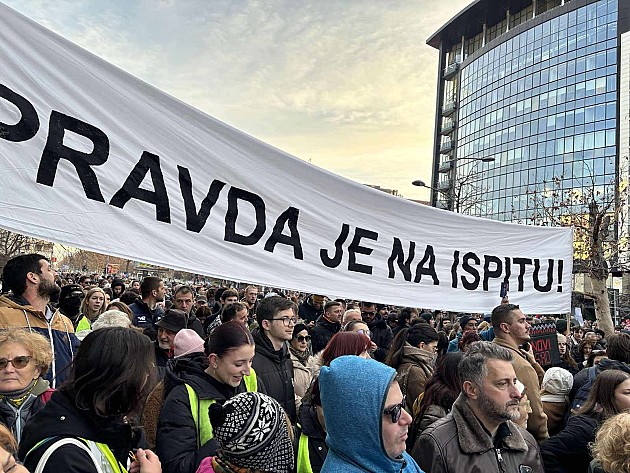 Više hiljada studenata i građana na protestu ispred zgrade BIA 