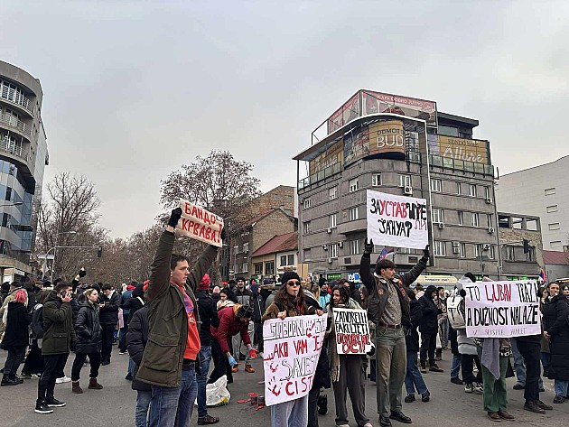 Novosadski studenti i građani blokirali raskrsnicu kod Futoške pijace