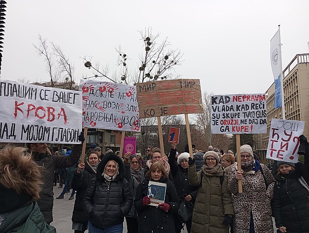 Studenti i građani protestovali, zastali na 15 minuta, prosvetari održali javni čas