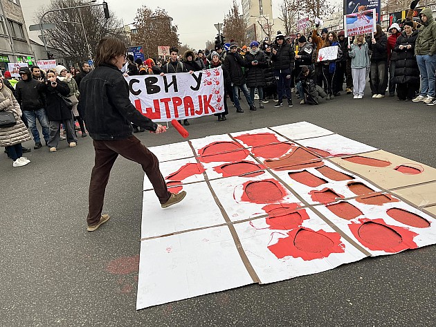 Veliki broj građana podržao novosadske srednjoškolace na protestu 