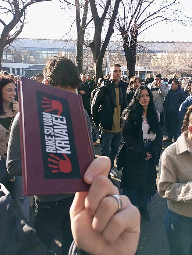 (FOTO) Studenti pred sudom poručili: Pravda je na ispitu