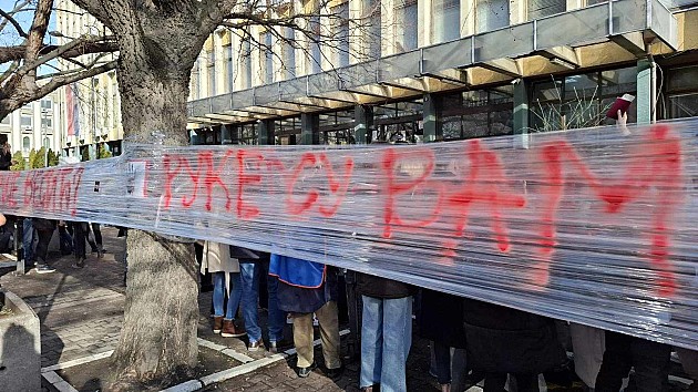 (FOTO) Studenti pred sudom poručili: Pravda je na ispitu