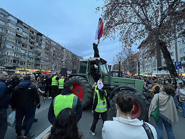 Više hiljada ljudi u protestu zbog prebijanja studenata 