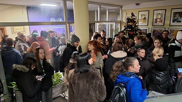 Završen protest u Novom Sadu, studenti nakon Filozofskog, obišli DIF i Pravni