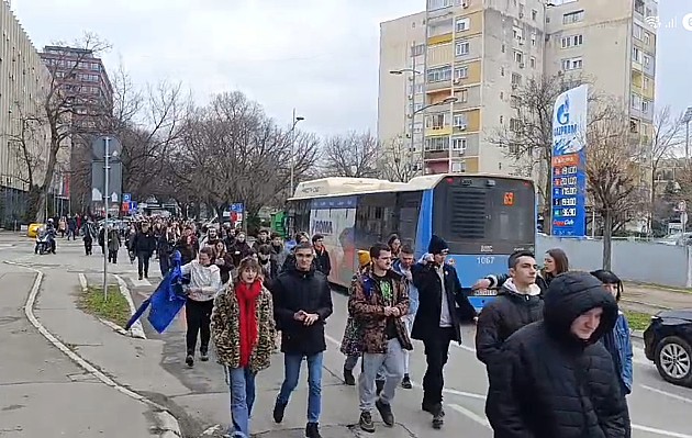 Novosadski studenti danas u bojkotu nastave, VPŠ u blokadi, održan protest ispred Filozofskog