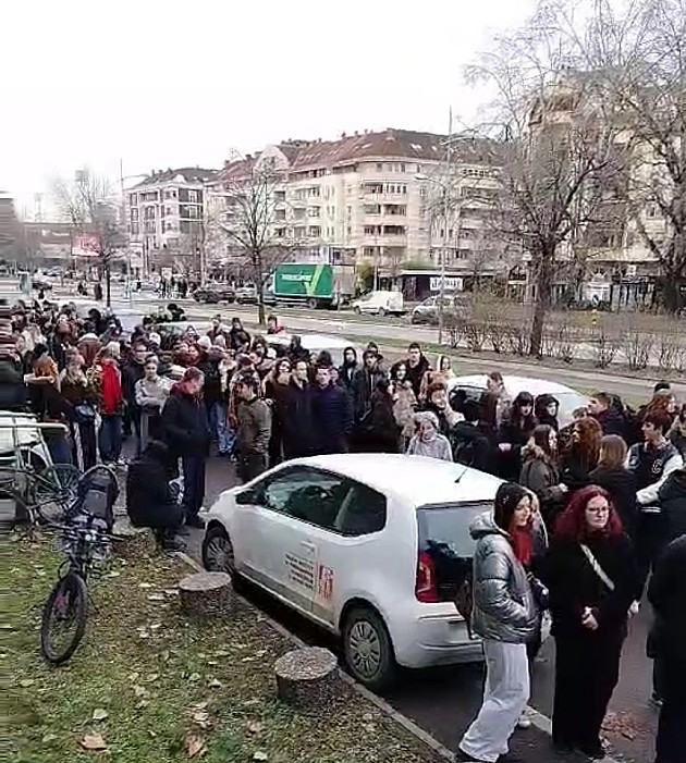 Novosadski studenti danas u bojkotu nastave, VPŠ u blokadi, održan protest ispred Filozofskog