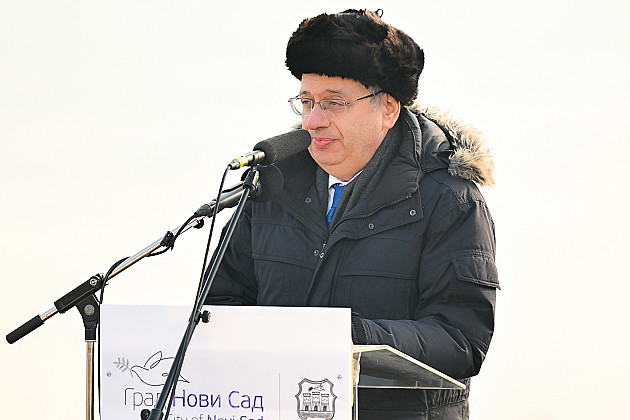 Održan pomen žrtvama Novosadske racije kod spomenika &bdquo;Porodica&ldquo;