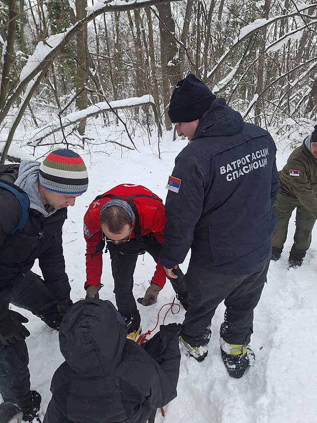 Spasioci pronašli majku i dete koji su se izgubili na Fruškoj gori