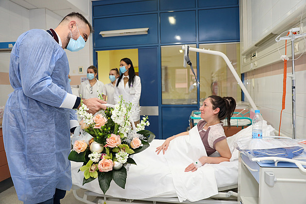 Prva ovogodišnja beba u Novom Sadu je Elena, dobila na poklon 300.000 dinara