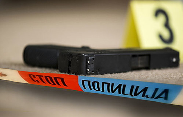 Preteći replikom pištolja ukrao pazar iz prodavnice