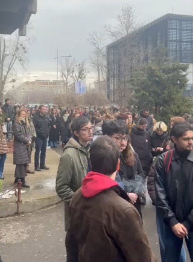 Novosadski studenti danas u bojkotu nastave, VPŠ u blokadi, održan protest ispred Filozofskog
