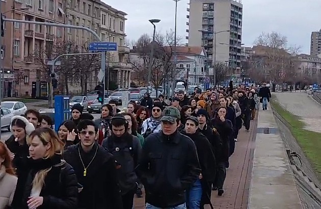 Novosadski studenti danas u bojkotu nastave, VPŠ u blokadi, održan protest ispred Filozofskog