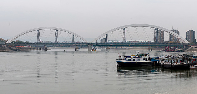 Vozovi preko novog mosta od aprila