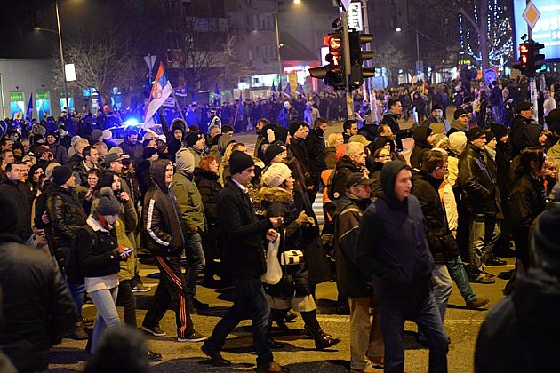 Večeras je Novim Sadom šetalo između pet i 10 hiljada ljudi
