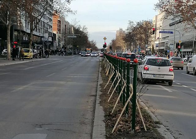 „Zelenilo“ postavlja zaštitne ograde duž Bulevara oslobođenja