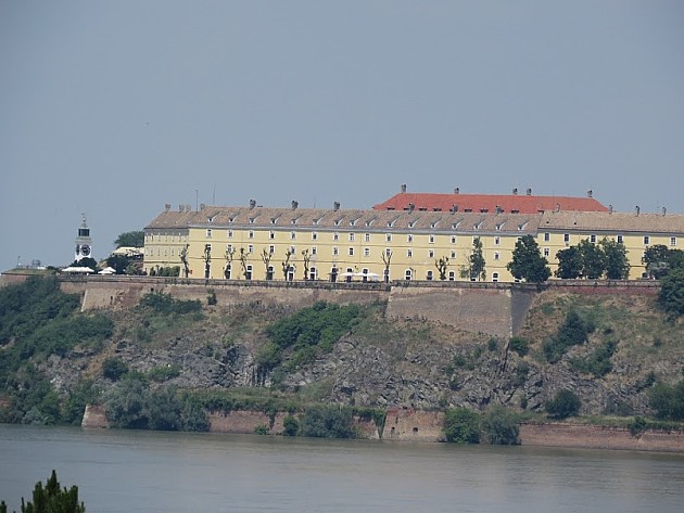 Počasna artiljerijska paljba sa Petrovaradinske tvrđave povodom Dana državnosti