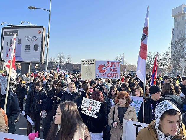 Poljoprivredna škola od danas u blokadi, srednjoškolci prošetali od Novog Sada do Futoga