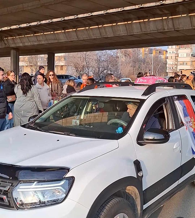 Blokada Mosta slobode do 18h, studenti čiste prostor na mostu i oko njega