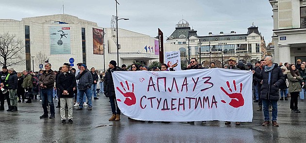 Novosadski studenti idu na protest u Kragujevcu, danas startuje štafetno trčanje do Beograda 