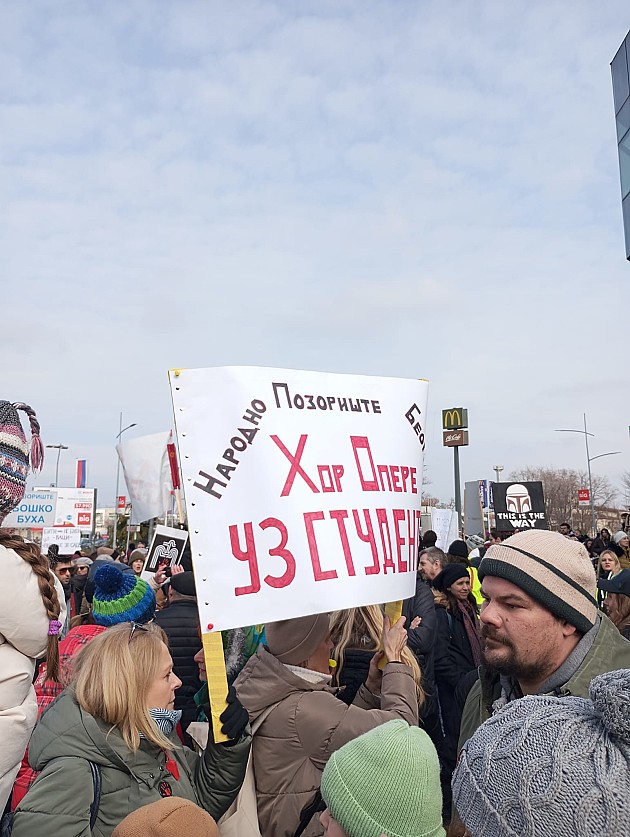 Daske su zaćutale, glumci su na ulici