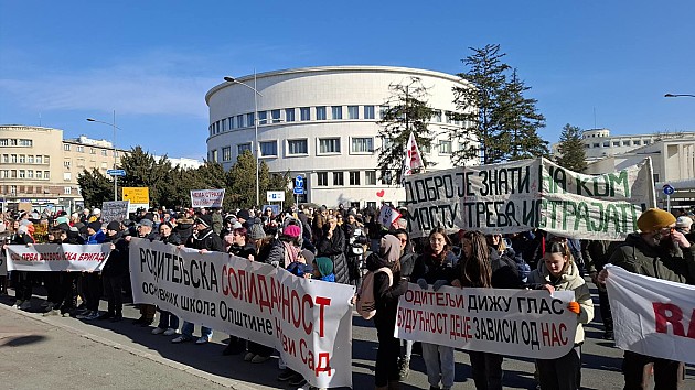 Roditelji novosadskih đaka poručili: Deci i nastavnicima nije mesto u nebezbednim školama