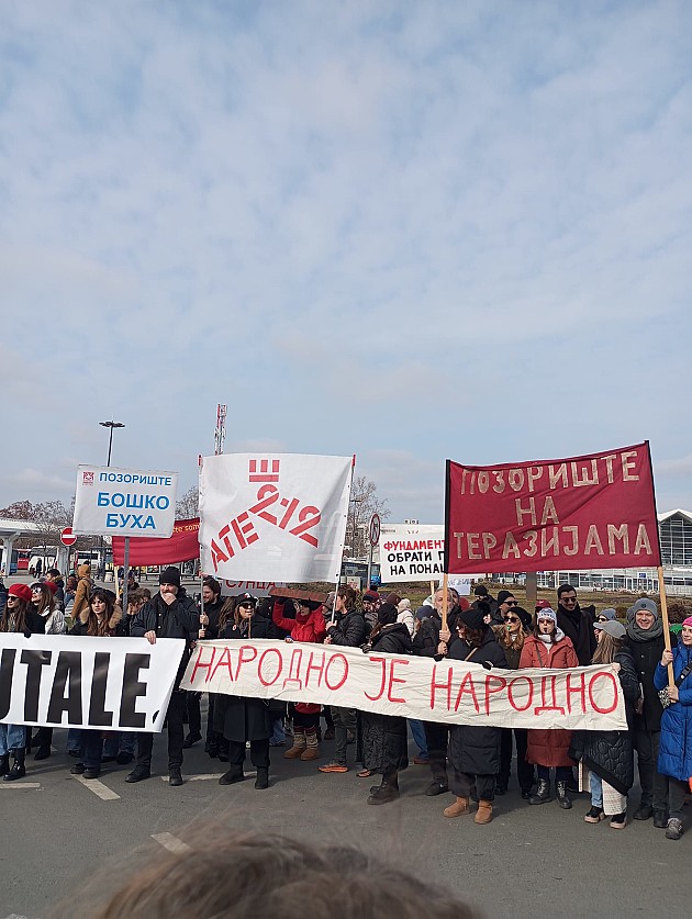 Daske su zaćutale, glumci su na ulici