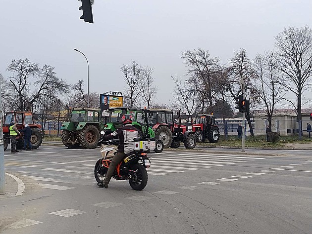 Studenti i poljoprivrednici blokirali dva magistralna puta