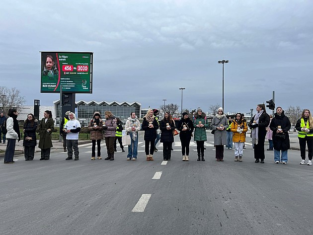 Obeleženo 15 meseci od pogibije 16 ljudi pod nadstrešnicom Železničke stanice (FOTO)