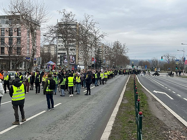 Obeleženo 15 meseci od pogibije 16 ljudi pod nadstrešnicom Železničke stanice (FOTO)