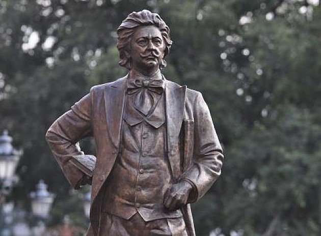 Spomenici Vasi Stajiću i Lazi Kostiću biće vraćeni nakon završetka radova