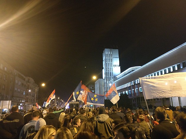 Performans i Novosadski Dnevnik uživo ispred zgrade RTV-a