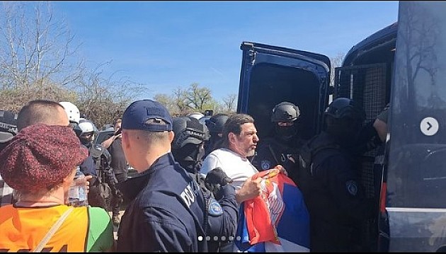 Na Šodrošu privedeni aktivisti, kamion odneo posečena trupca
