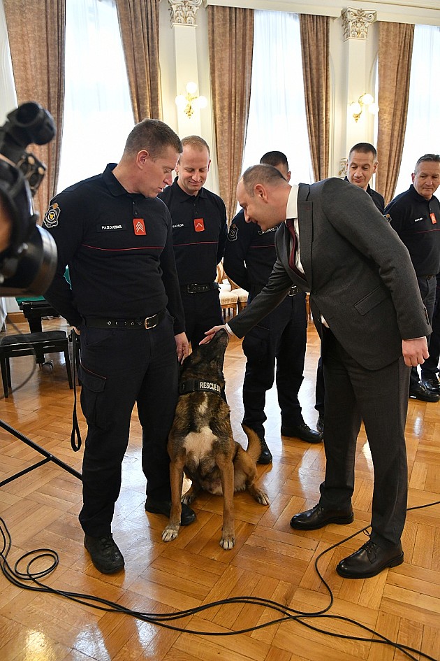 Novi Sad nagradio vatrogasce i policajce, prijemu u Gradskoj kući prisustvovao i Zigi