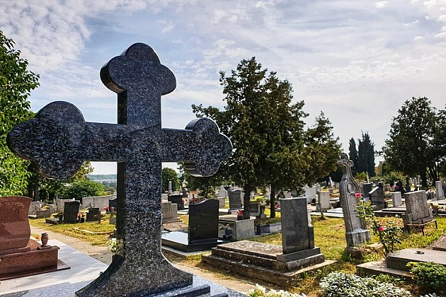 Ranije puštena voda na česmama na novosadskim grobljima