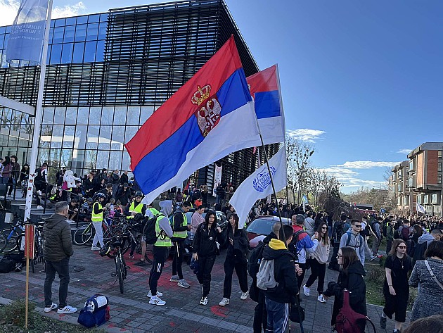 Studenti iz Novog Sada krenuli za Beograd