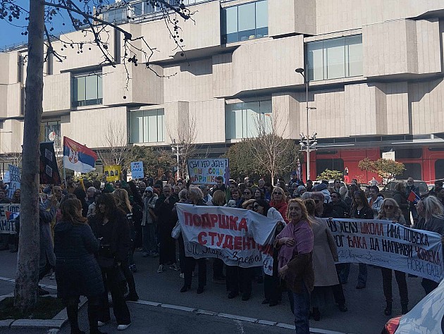 Protest prosvetnih radnika zbog umanjenja plata