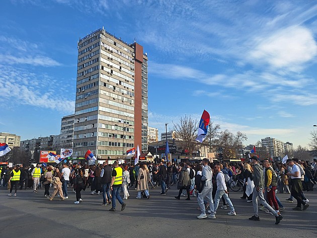 (FOTO) Korak po korak, bulevar po bulevar, pobeđujemo mrak