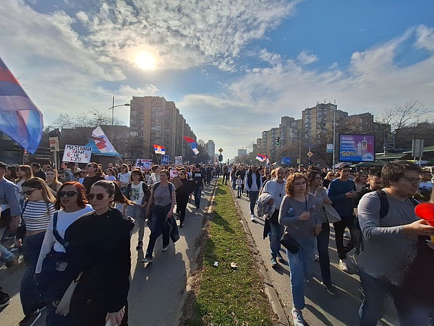 (FOTO) Korak po korak, bulevar po bulevar, pobeđujemo mrak