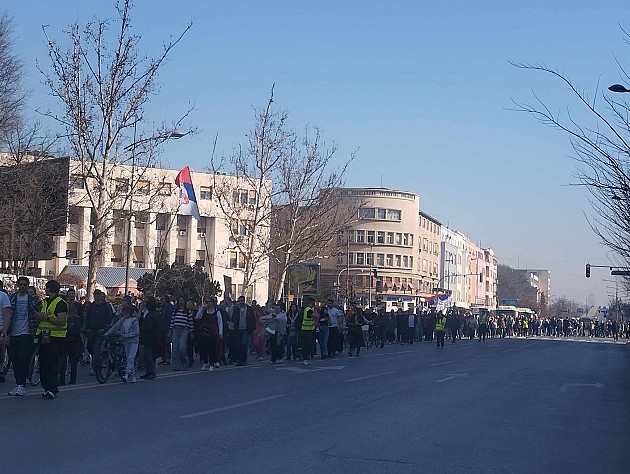 (FOTO) Korak po korak, bulevar po bulevar, pobeđujemo mrak