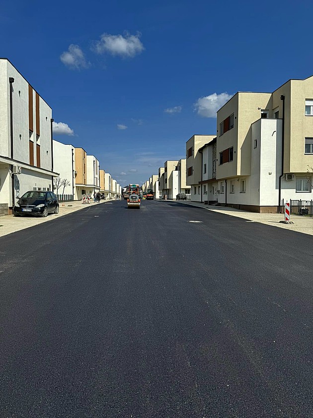 Počela prolećna sezona аsfаltirаnjа ulicа i poprаvki kolovozа