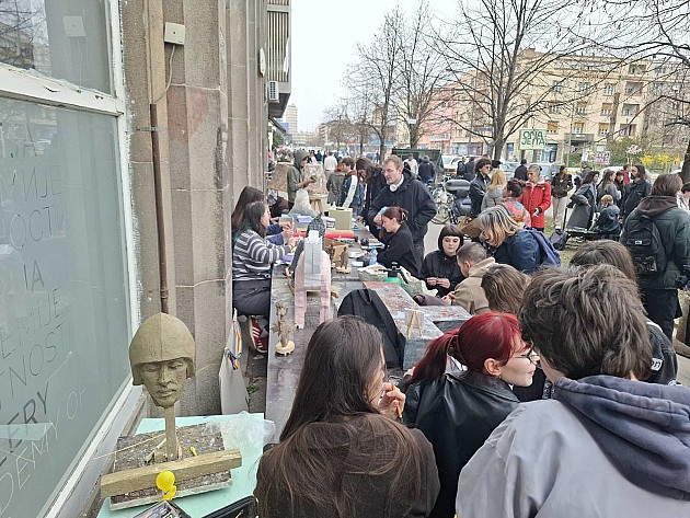 Javni čas zbog najave oduzimanja prostora Akademiji umetnosti, do 13h blokiran Bulevar Mihajla Pupina 